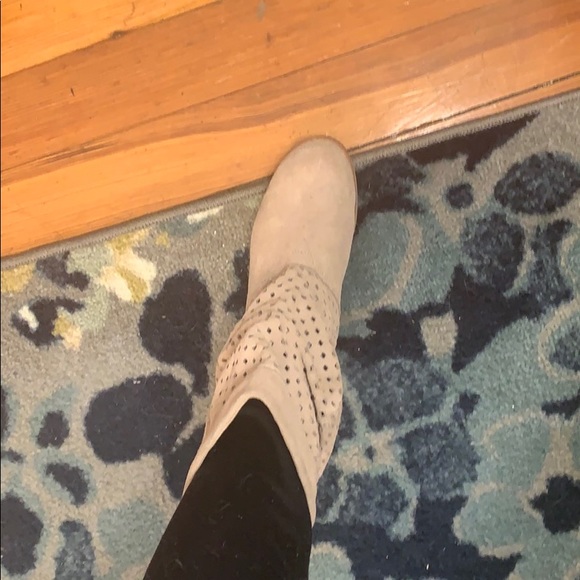 Boots - Picture 7 of 8